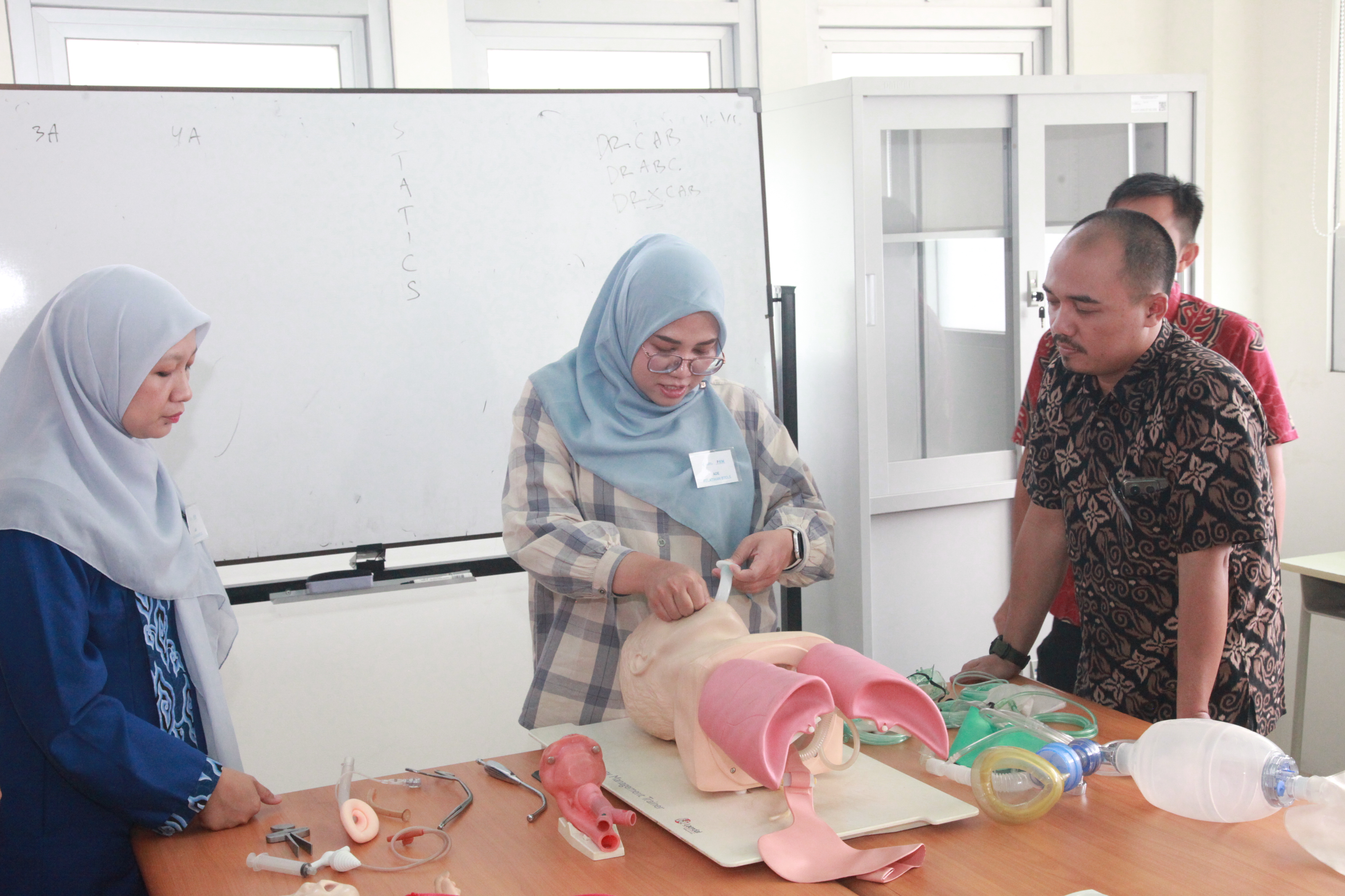 Pelatihan BTCLS, Rumah Sakit Mata Cicendo Bandung bersama PT. Inovasi Pelatihan Kesehatan Mandiri